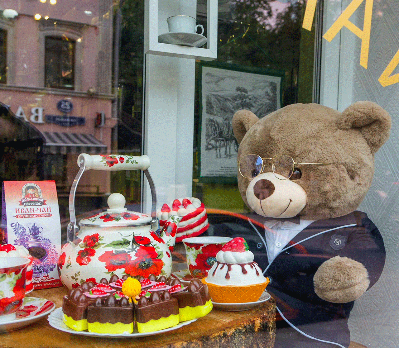 В предверии чемпионата мира старейший магазин «Кондитерская» на Пятницкой встречает гостей столицы душевным чаепитием в русском стиле!